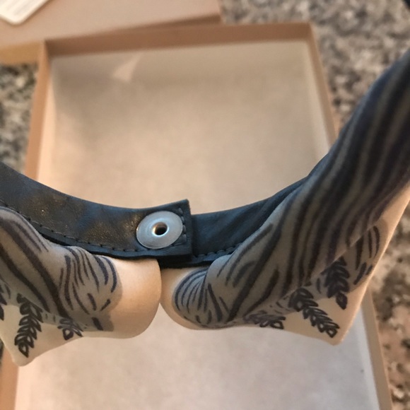 Jen Storey Silk Collar - Picture 6 of 7